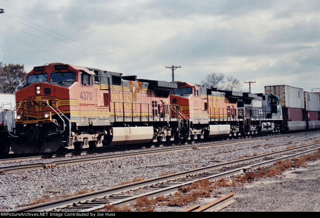 BNSF 4370 West 